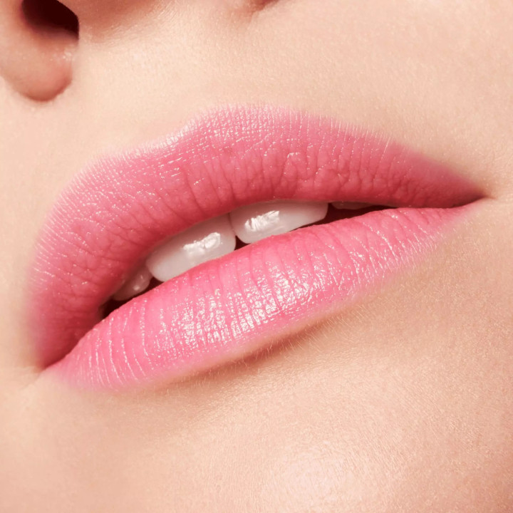 ESSENCE LIPSTICK COULEUR CHANGEANT METAGLOW | Yousarssif Tunisie ESSENCE LIPSTICK COULEUR CHANGEANT METAGLOW | Yousarssif Tunisie