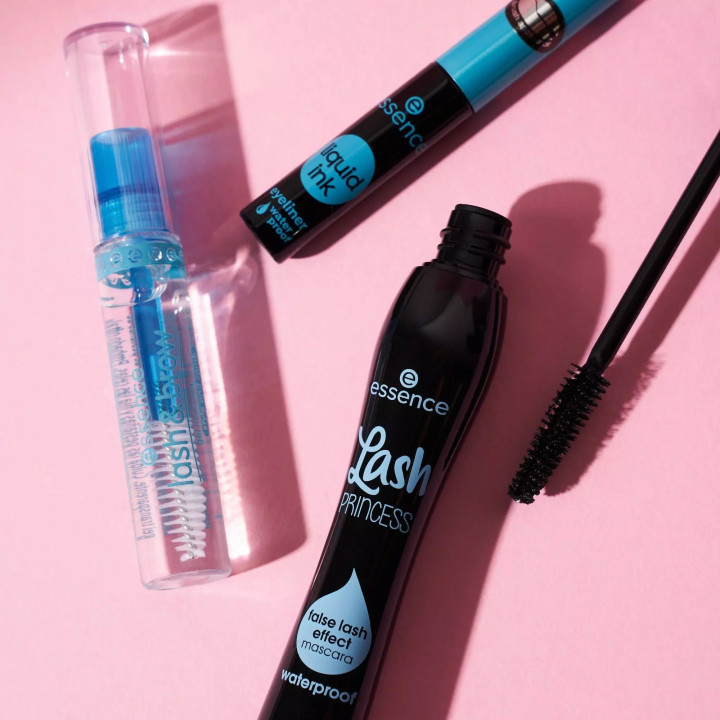 ESSENCE EYELINER LIQUID INK  WATERPROOF